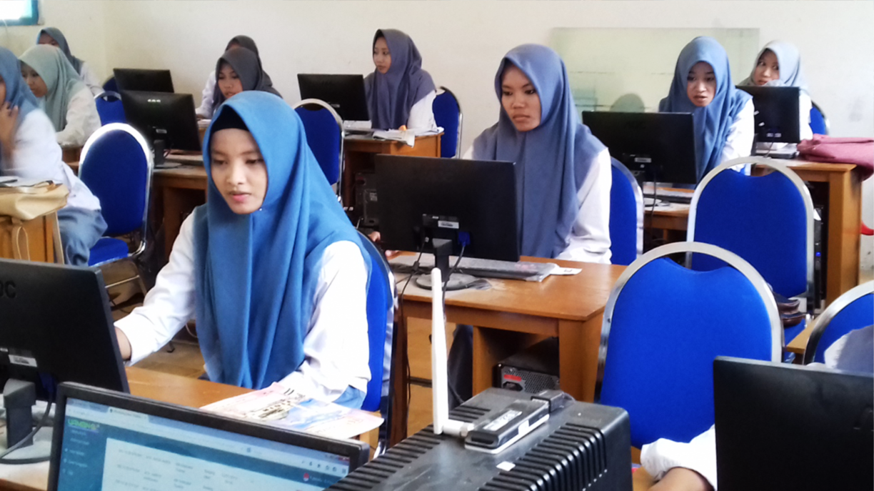 fasilitas lab komputer dan baha